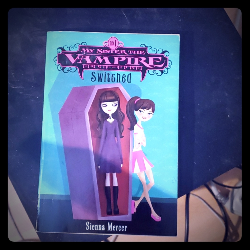 My sister the vampire book 1